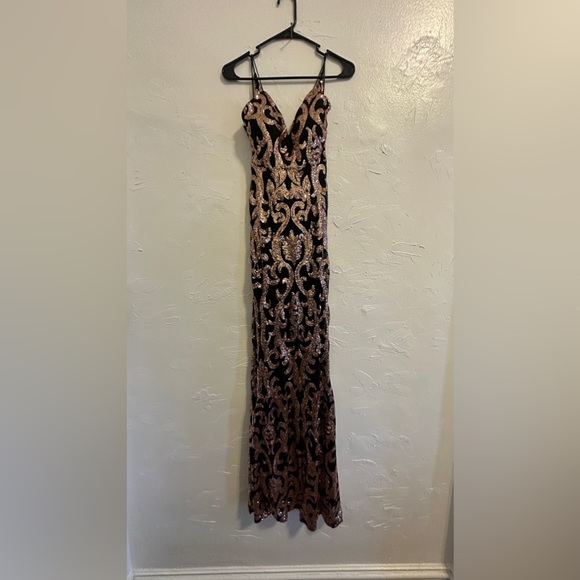 Elegant Windsor Sequined Gown - Small, Black & Rose Gold - Picture 4 of 5